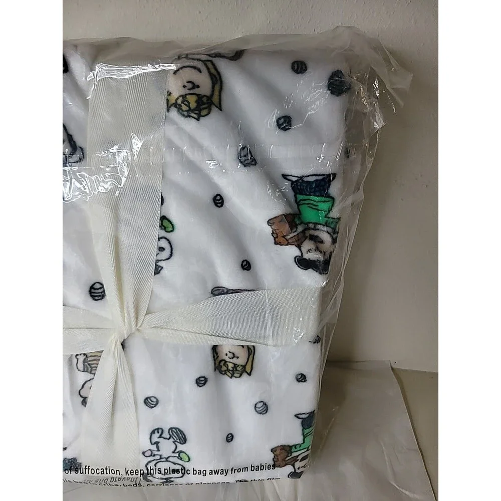 Peanuts Gang Berkshire Fleece Throw Blanket 55x70 Charlie Brown Snoopy New